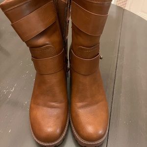 Muds size 6 boots with heal Faux leather